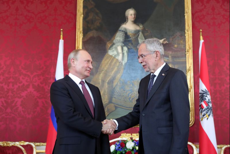 Президент России Владимир Путин и президент Австрии Александр Ван дер Беллен
