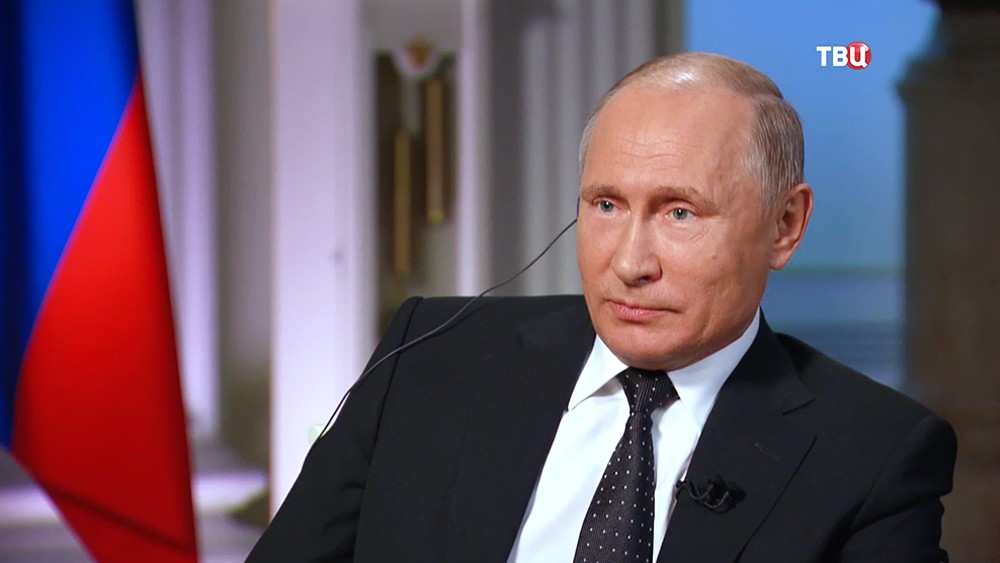 Президент России Владимир Путин дает интервью