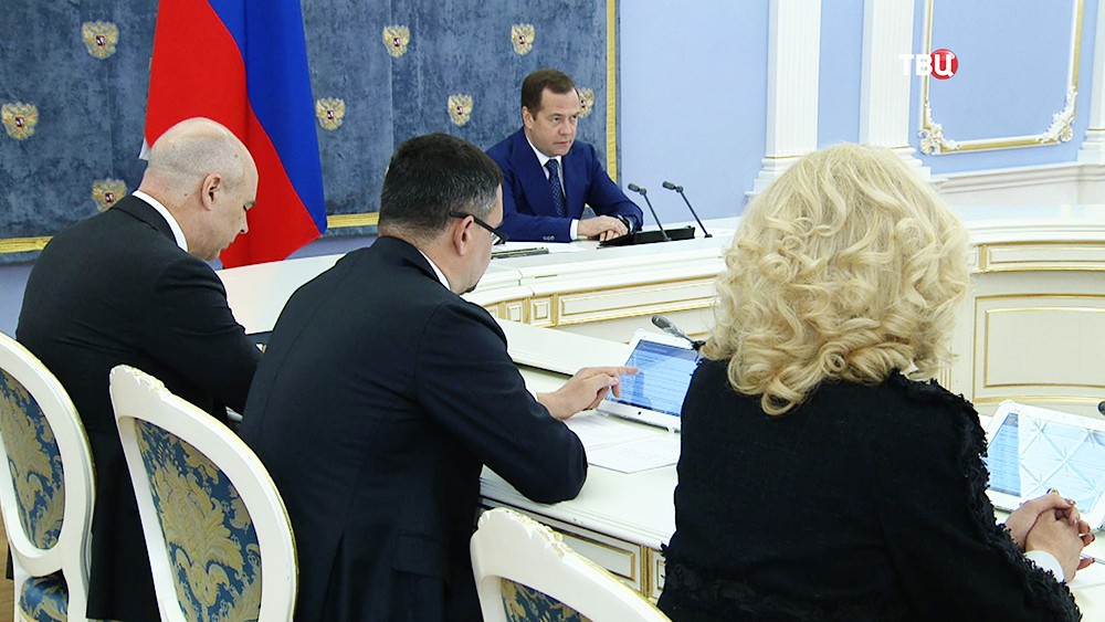 Дмитрий Медведев на заседании