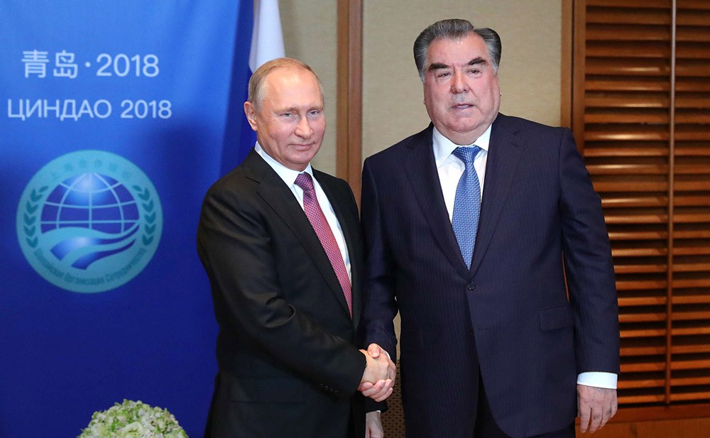 Президент России России Владимир Путин и президент Таджикистана Эмомали Рахмон