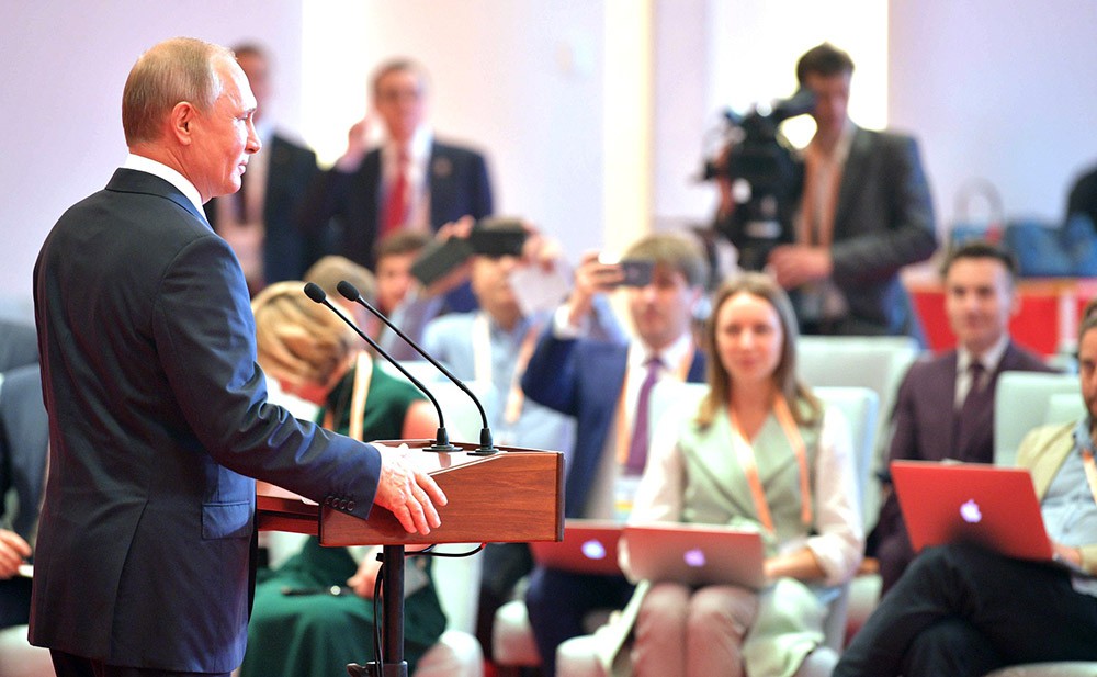 Владимир Путин ина пресс-конференции