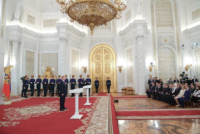 Владимир Путин выступает на церемонии вручения Государственных премий 2017 года