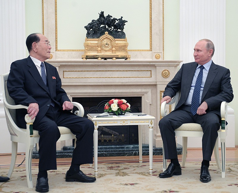 Президент России Владимир Путин и председатель президиума верховного народного собрания КНДР Ким Ен Нам 
