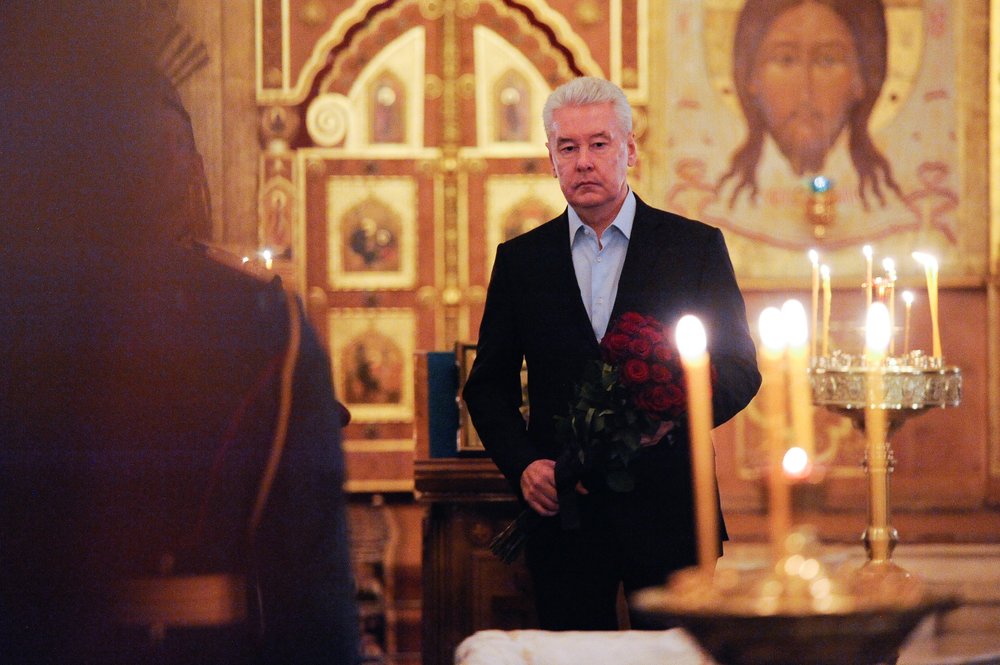 Сергей Собянин во время прощания с режиссёром Станиславом Говорухиным