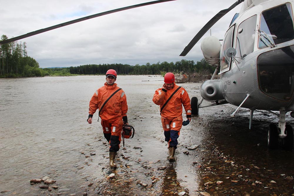 Спасатели МЧС в зоне паводка