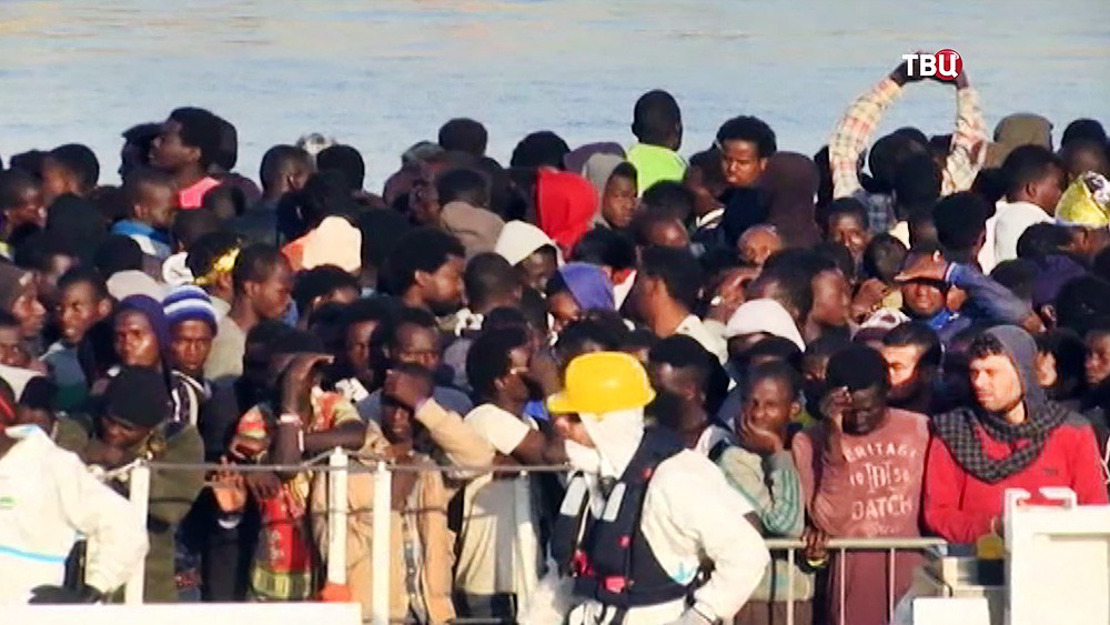 Мигранты на корабле