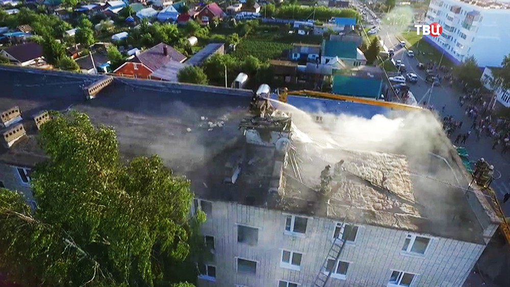 Последствия взрыва газа в жилом доме в Заинске
