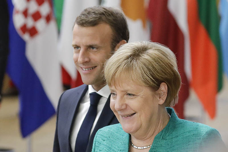 Эмманюэль Макрон и Ангела Меркель на саммите ЕС в Брюсселе