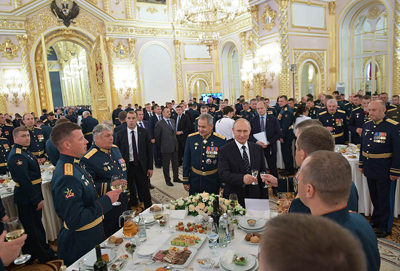 Владимир Путин на торжественном приёме в честь выпускников высших военных учебных заведений Минобороны России