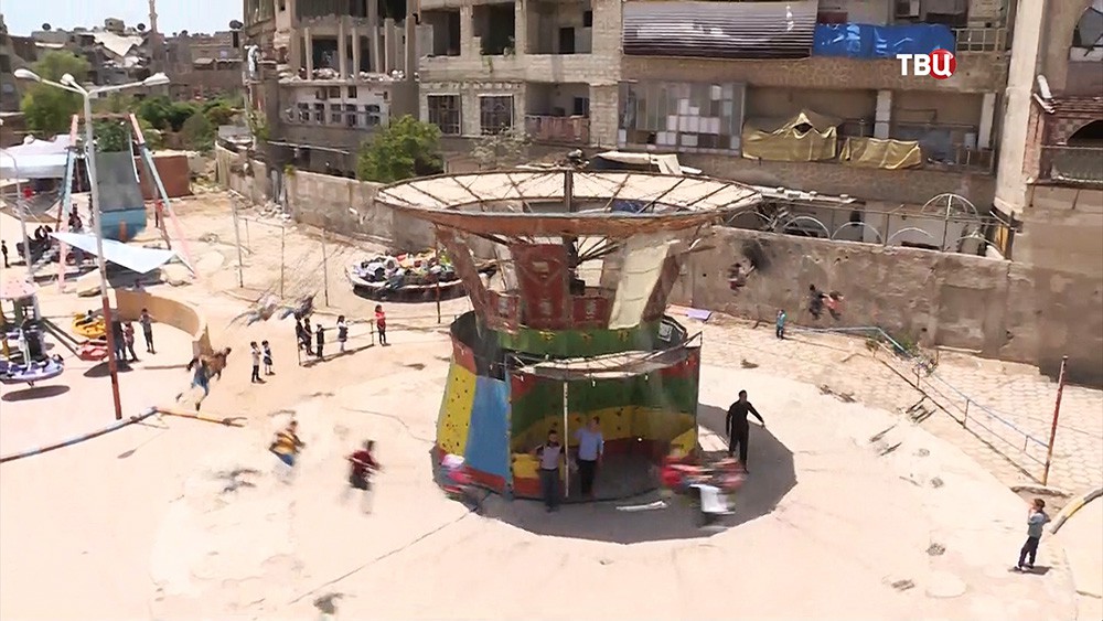 Парк аттракционов в городе Дума, Сирия