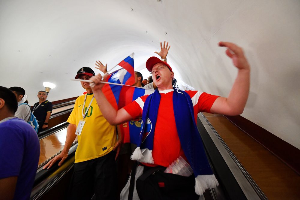 Российские болельщики в метро