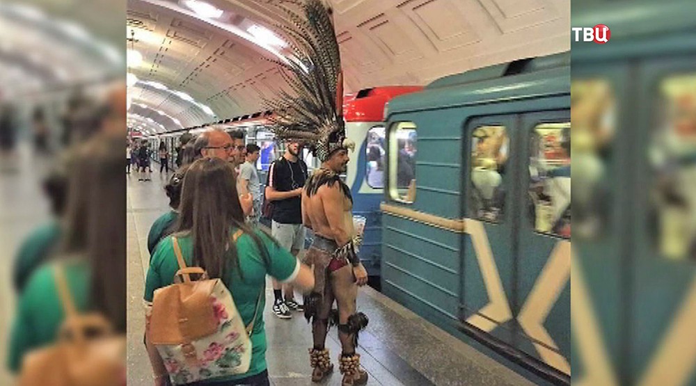 Российские болельщики в метро