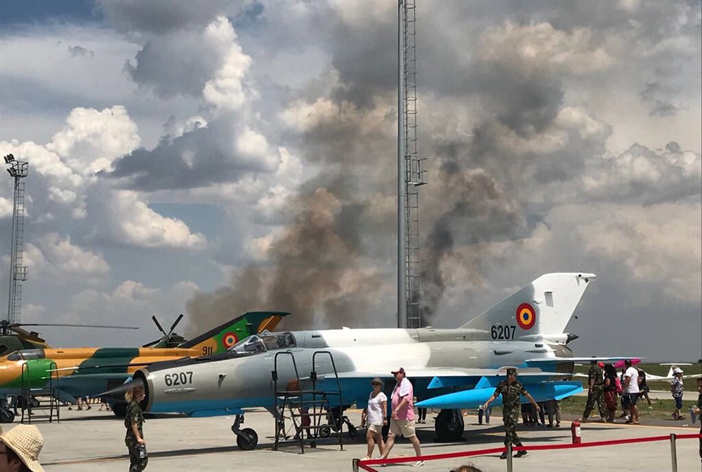 Последствия падения истребителя ВВС Румынии на авиашоу