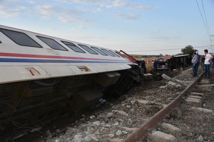 Крушение поезда в Турции