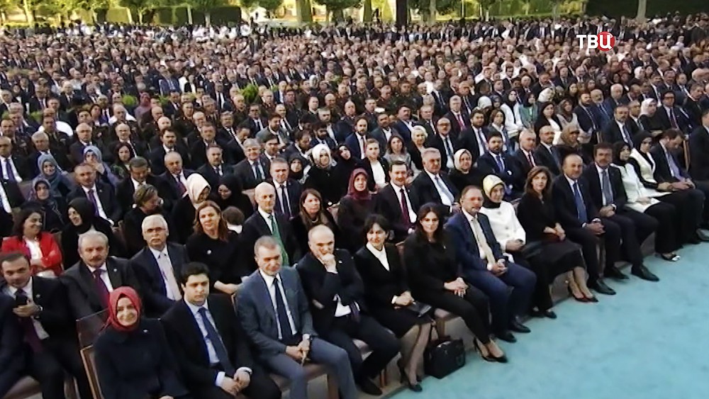 Приглашённые на церемонию инаугурации избранного президента Турции Реджепа Тайипа Эрдогана