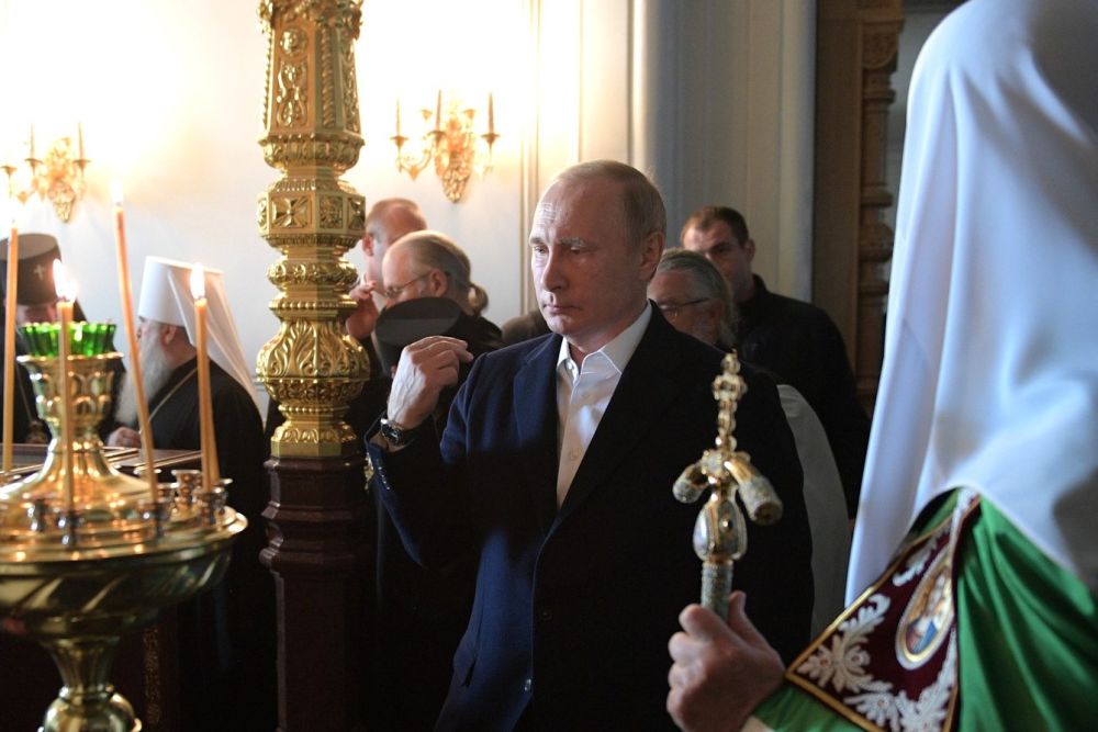 Владимир Путин в храме