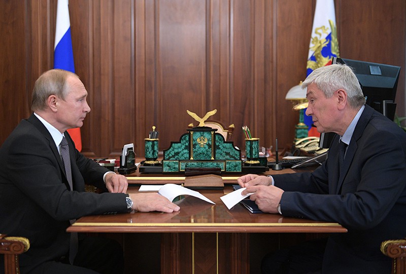 Владимир Путин и директор Федеральной службы по финансовому мониторингу Юрий Чиханчин