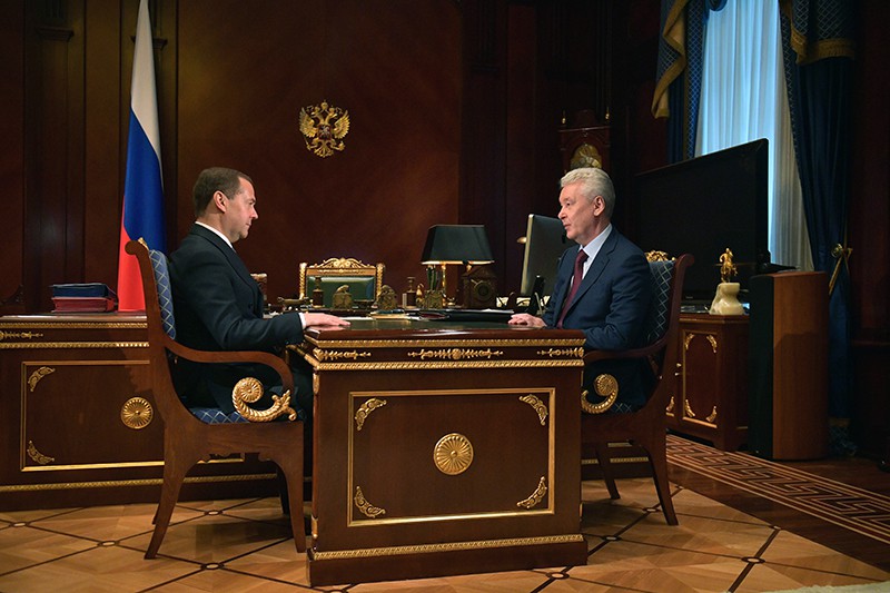Председатель правительства России Дмитрий Медведев и мэр Москвы Сергей Собянин