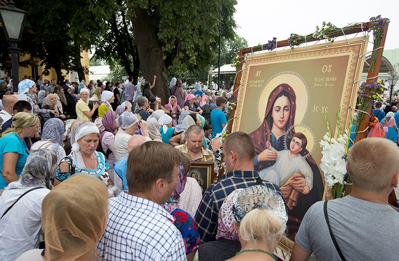 Участники Крестного хода, посвященного 1030-летию Крещения Руси