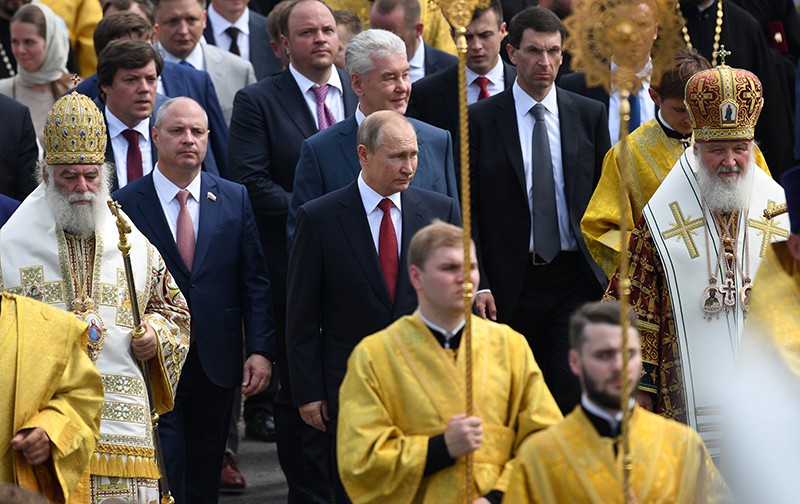 Владимир Путин принимает участие в торжественных мероприятиях по случаю 1030-летия Крещения Руси