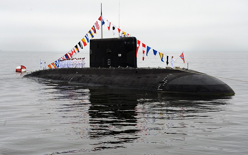 Дизельная подводная лодка класса "Варшавянка" на праздновании Дня ВМФ во Владивостоке