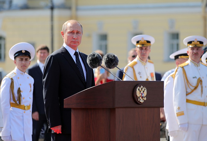Президент России Владимир Путин на праздновании Дня ВМФ России в Санкт-Петербурге