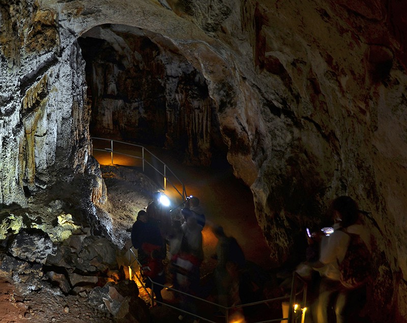 Карстовая пещера в Крыму 