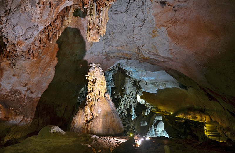 Карстовая пещера в Крыму 