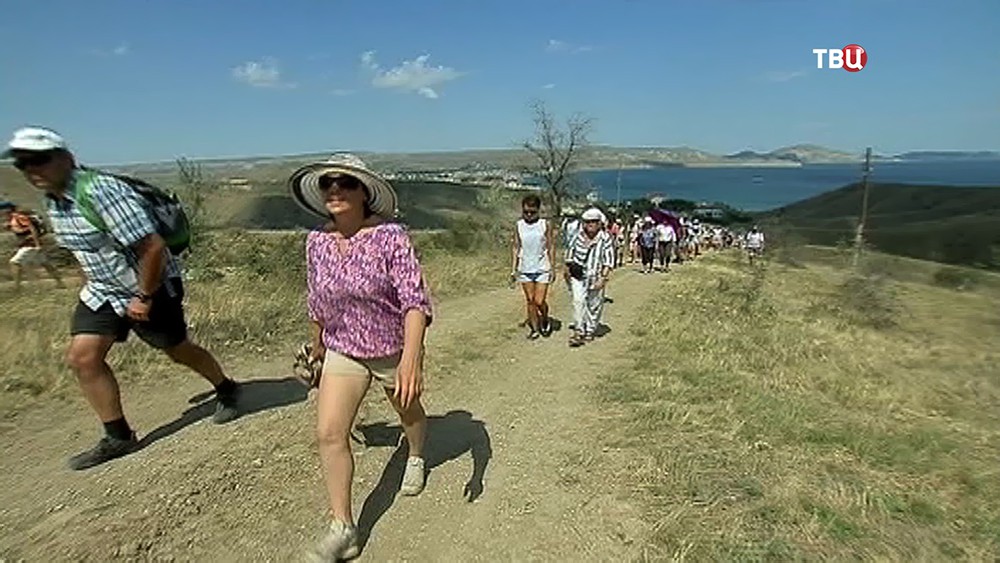 Туристы в Крымуу