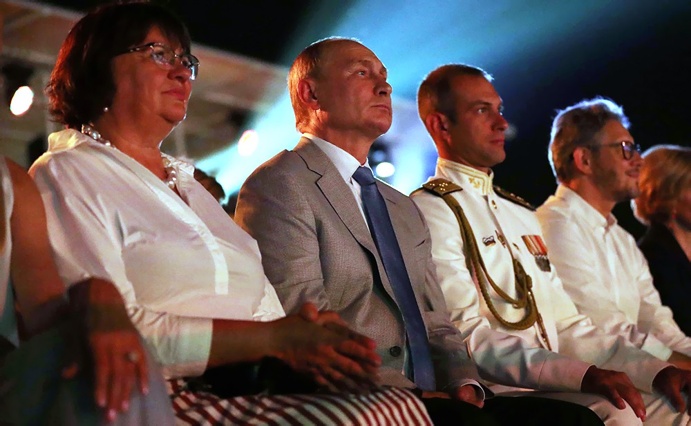 Владимир Путин посетил Международный музыкальный фестиваль "Опера в Херсонесе"