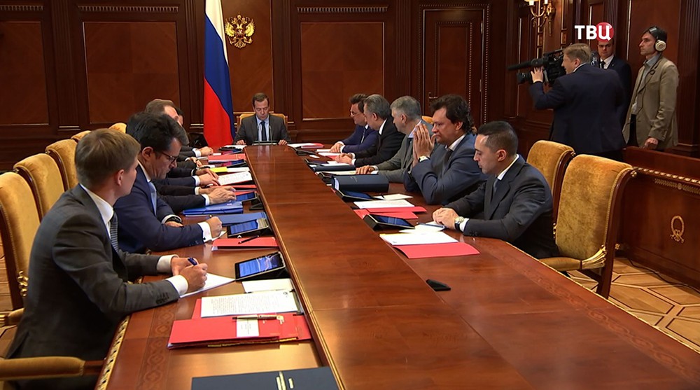 Дмитрий Медведев на заседании Правительственной комиссии