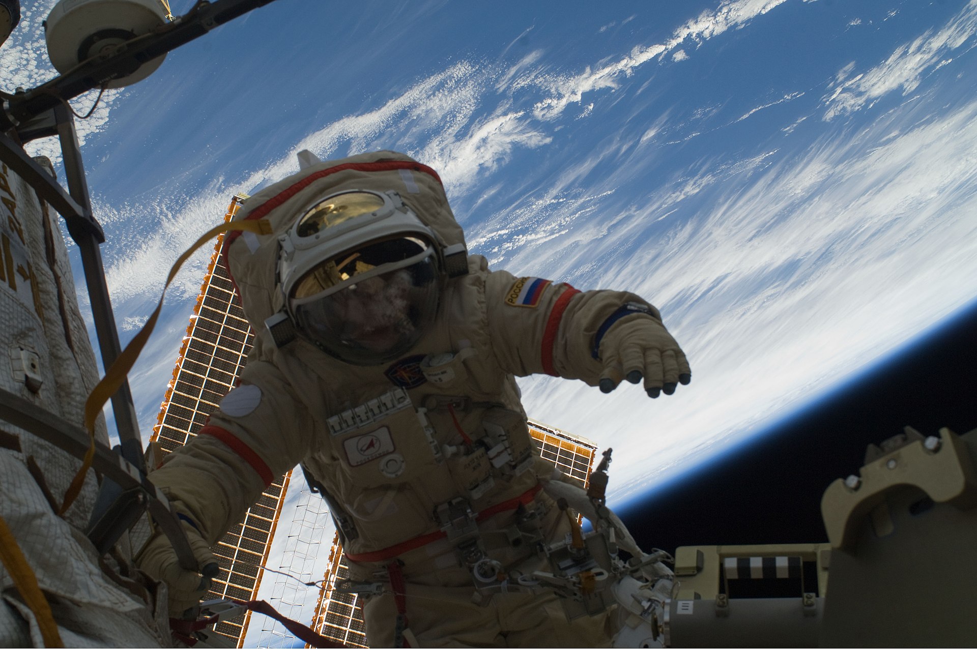 Выход космонавта в открытый космос