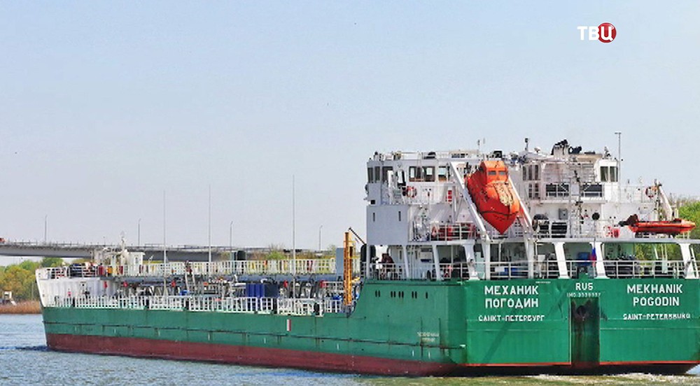 Российский танкер "Механик Погодин"