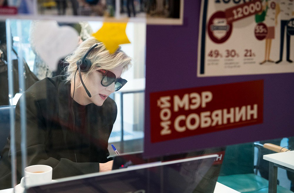 Актриса Рената Литвинова в штабе кандидата в мэры Москвы Сергея Собянина