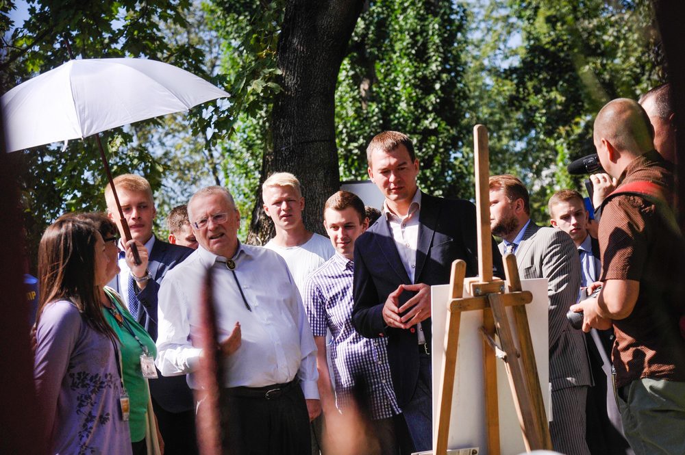Михаил Дегтярев и Владимир Жириновский посетили фестиваль ландшафтного искусства "Сады и люди" на ВДНХ