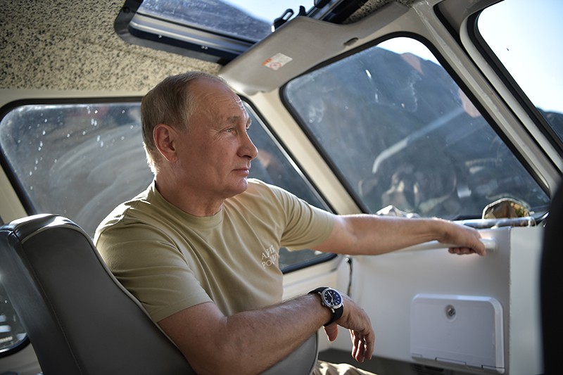 Владимир Путин во время отдыха в Республике Тыва