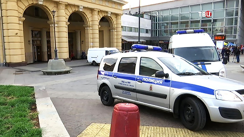 Полиция у станции метро "Курская"