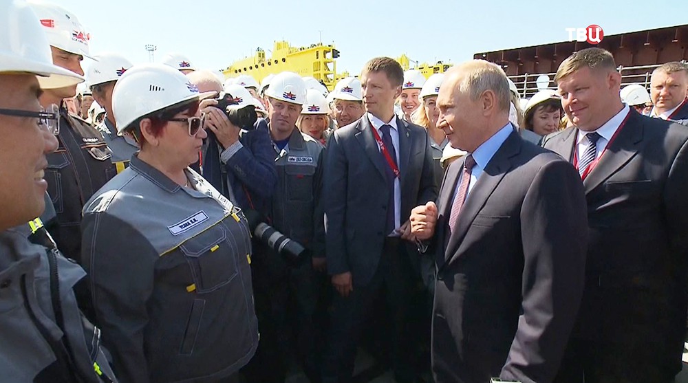 Владимир Путин на судостроительном комплексе "Звезда"