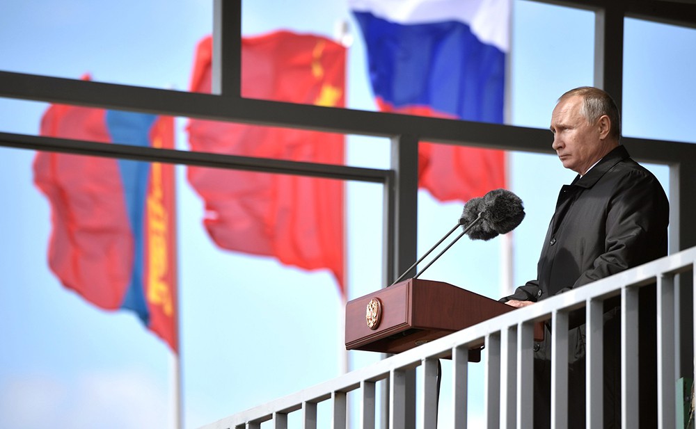 Владимир Путин выступил на полевом смотре войск учений "Восток"