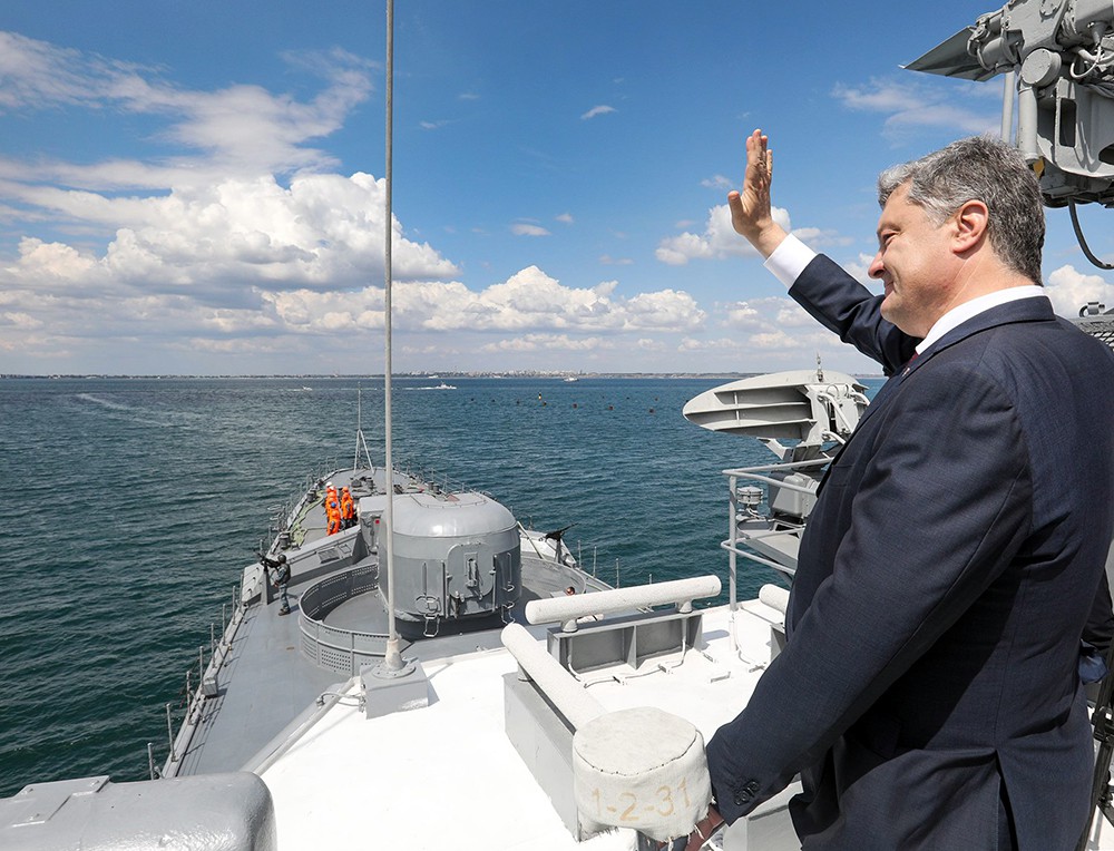 Пётр Порошенко на корабле ВМС Украины