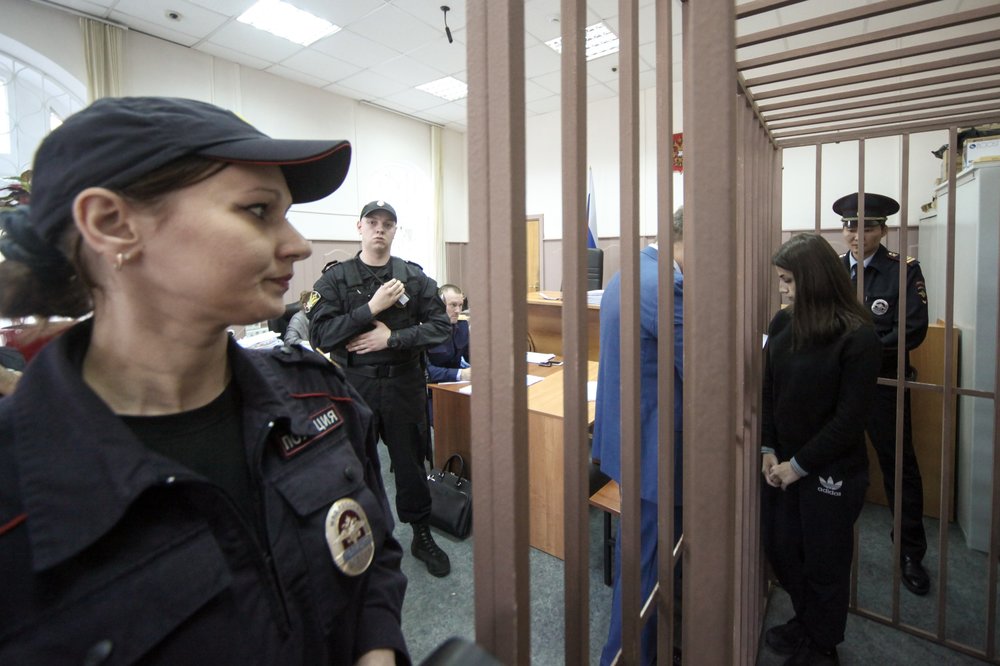 Ангелина Хачатурян во время рассмотрения в суде 