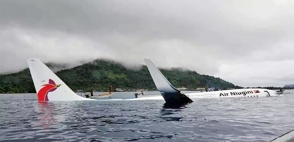 Самолет в Микронезии сел на воду