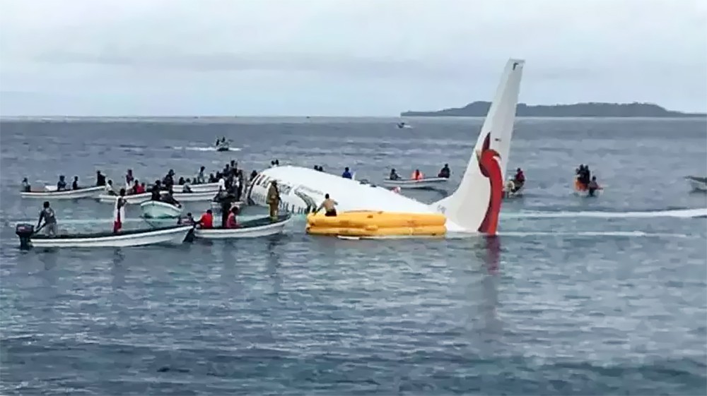 Самолет в Микронезии сел на воду