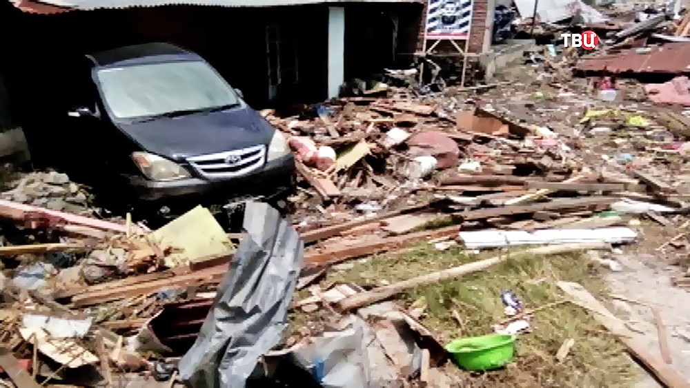 Последствия цунами в Индонезии