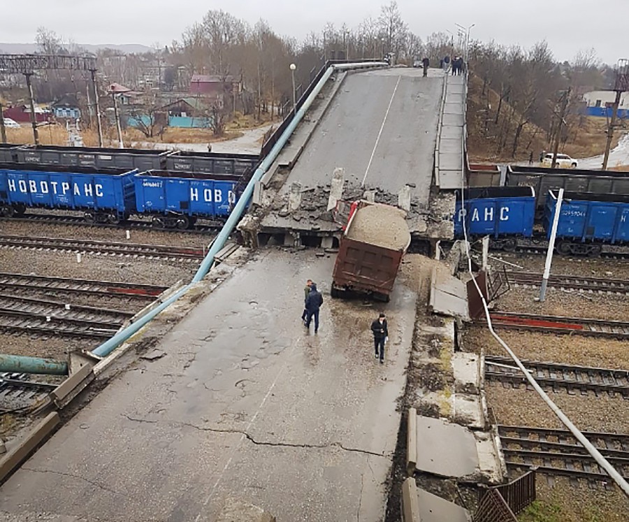 Обрушение моста в Амурской области