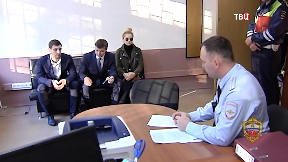 Певица Оксана Яковлева в отделении ГИБДД