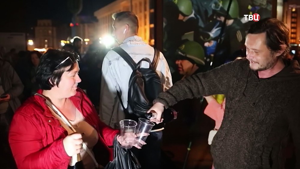 Распитие алкоголя во время молитвы за автокефалию на Майдане