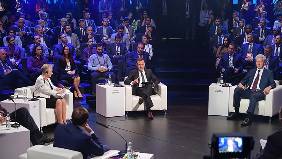 Дмитрий Медведев и Сергей Собянин на форуме "Открытые инновации"