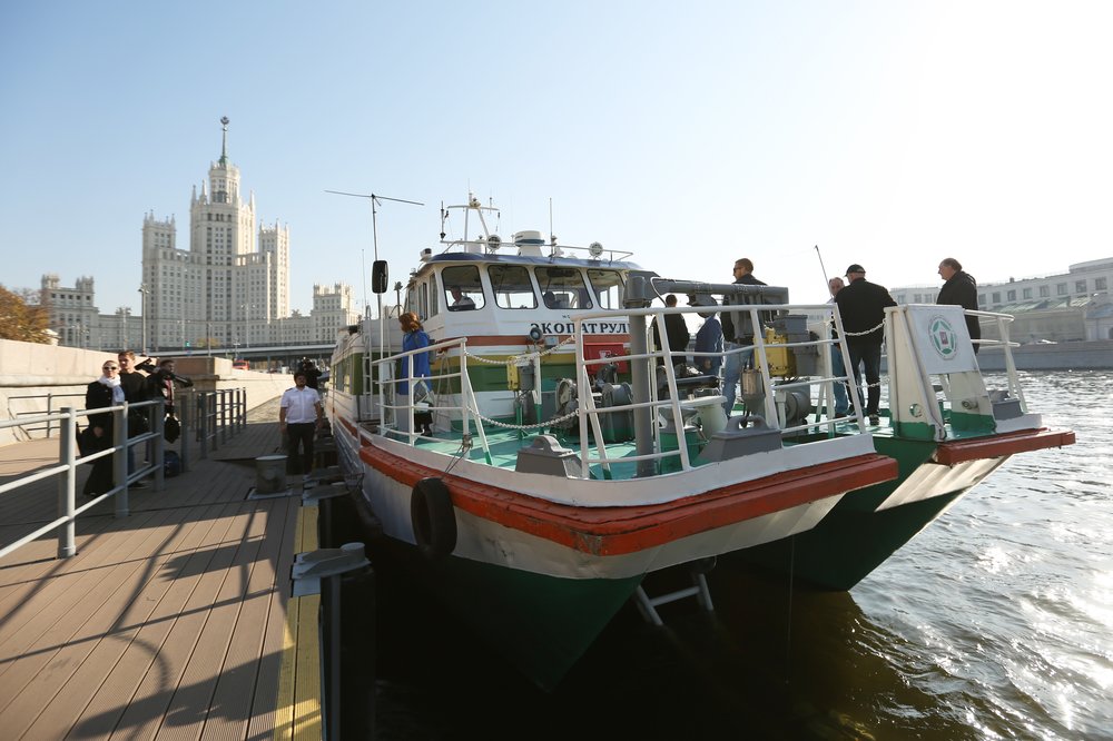 Работа судна "Экопатруль" на Москве-реке
