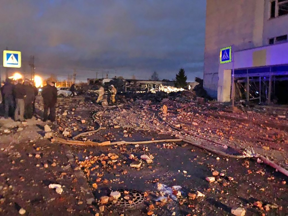 Последствия взрыва на заводе пиротехники в Гатчине